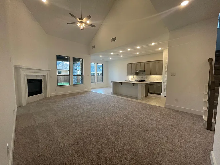 1164 Saddle Ridge Dr — Photo 2