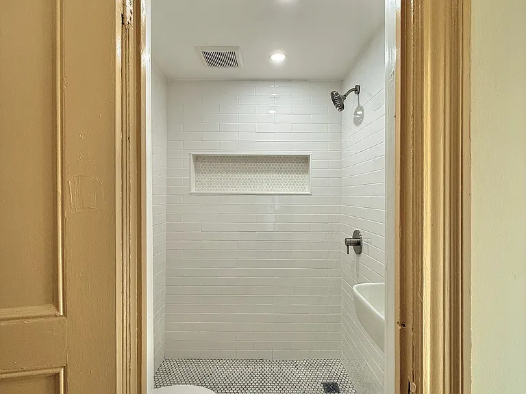 281 S Franklin St #8 — Photo 6