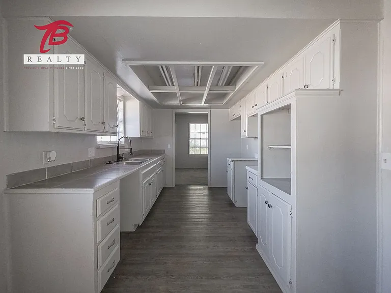 6811 Lyrewood Ln — Photo 37