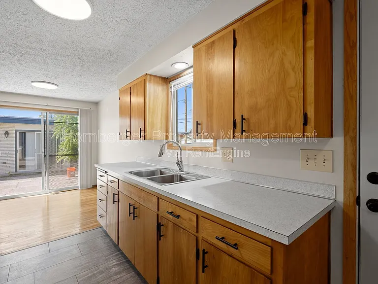 4117 N Howard St — Photo 6