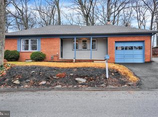 1 Woodland Dr, York, PA 17407