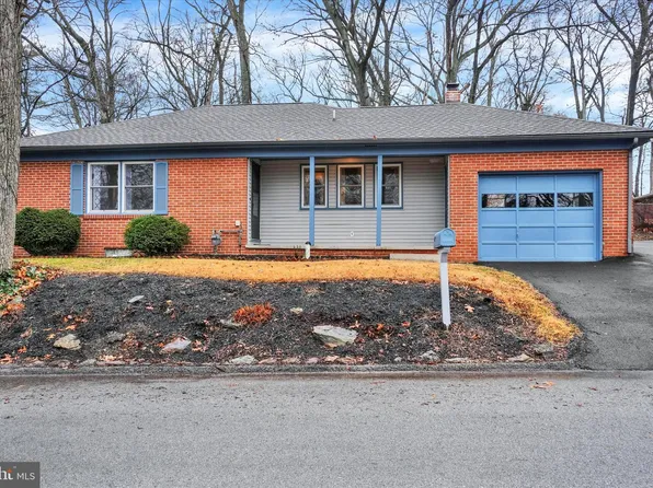 1 Woodland Dr, York, PA 17407