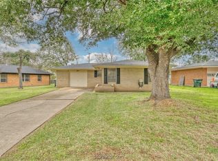 1917 Vinewood Dr, Bryan, TX 77802