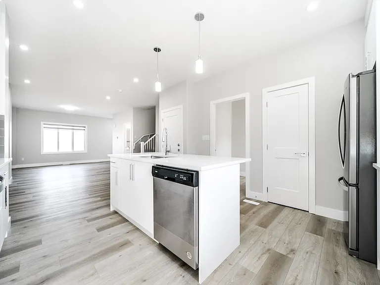 595 Black Stone Blvd #M — Photo 5