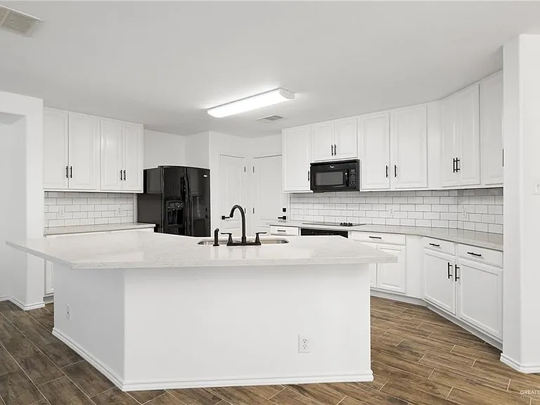 4104 Petunia Ave — Photo 7