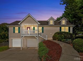 15 Viewpointe Ln, Asheville, NC 28806