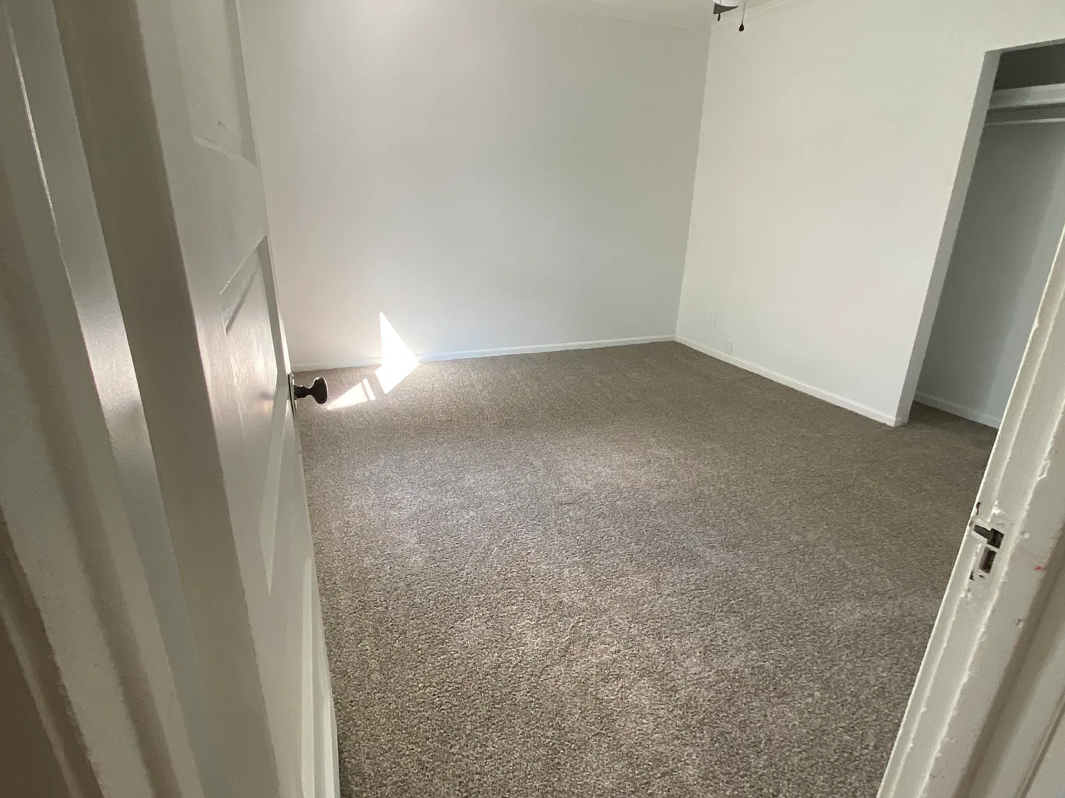 2 bed, 1100 sqft, $1,400 — Photo 2