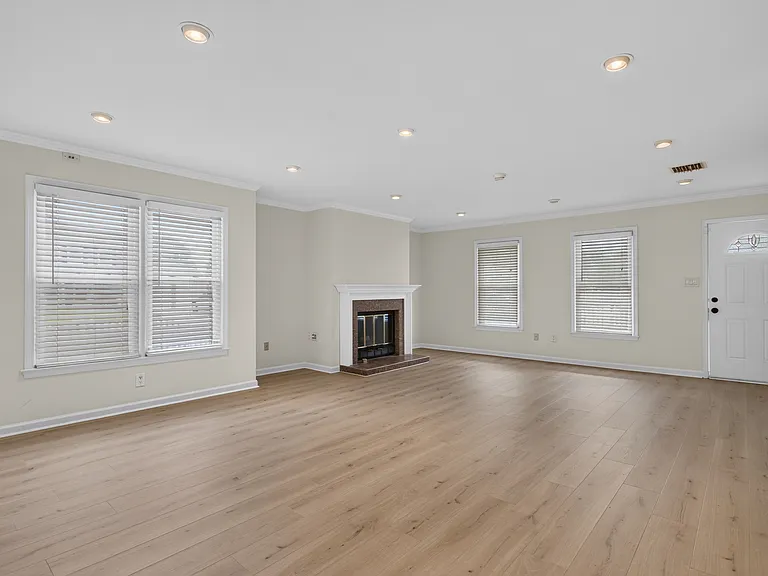1901 Stillwood Ln — Photo 10