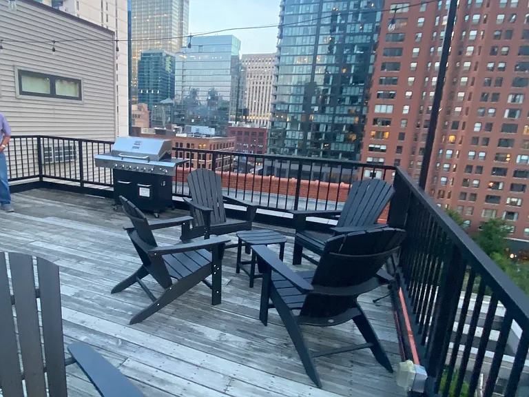 300 W Grand Ave #307 — Photo 18