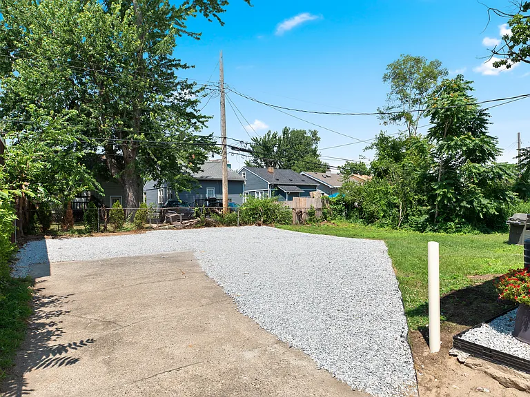 211 Ardmore Dr — Photo 36