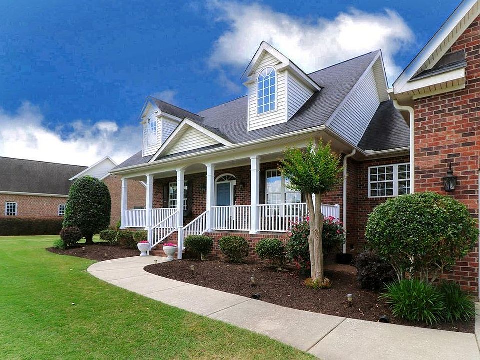 2nd image of 13 Sand Trap Ln