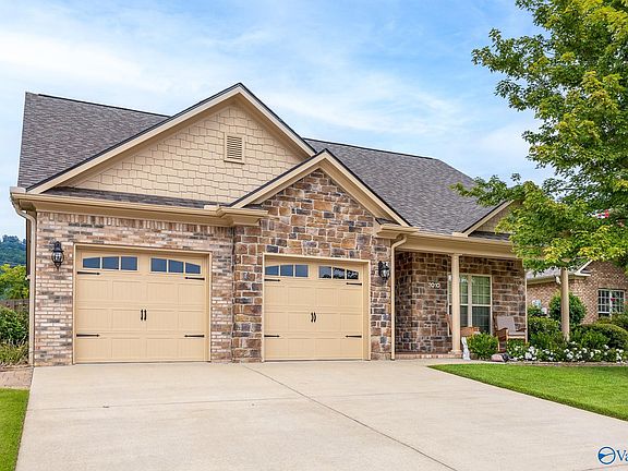 2nd image of 3010 Hampstead Dr SE