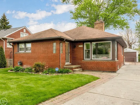 2313 Stanhope St, Grosse Pointe Woods, MI 48236