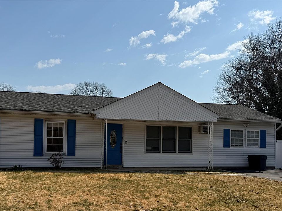 1st image of 549 Blue Point Rd