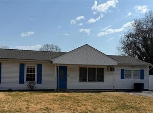 549 Blue Point Rd, Farmingville, NY 11738