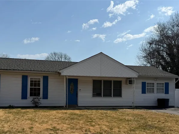 549 Blue Point Rd, Farmingville, NY 11738