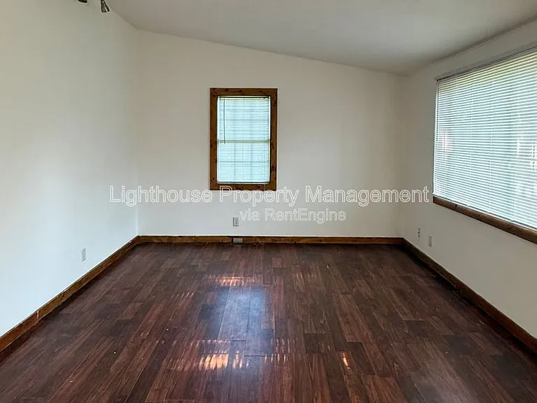 8118 Howard St — Photo 4