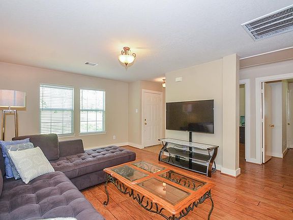4th image of 10643 Cobblecreek Way