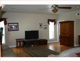4th image of 557 S Destrehan Ave