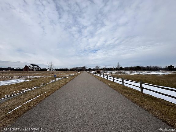 4th image of 1 Putt R Dr