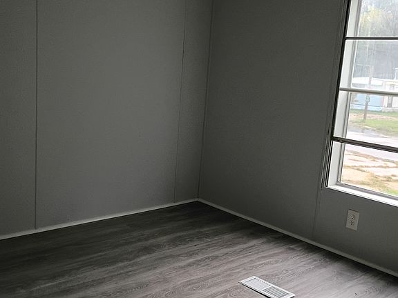 5th image of 5045 Nadlie St