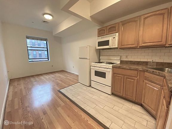 4th image of 114 W 133rd St #2B