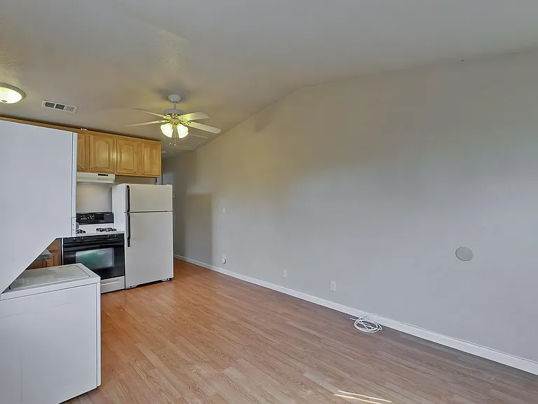 18701 Newsom Ave — Photo 46
