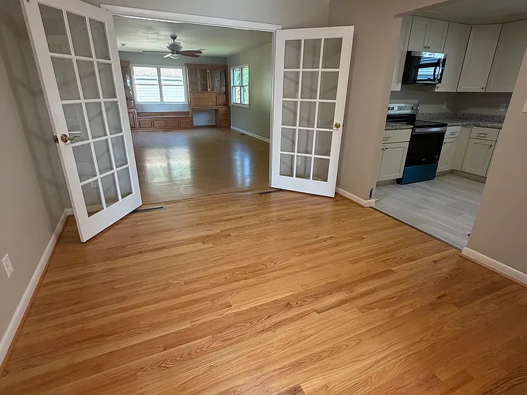 809 Hilltop Rd — Photo 2