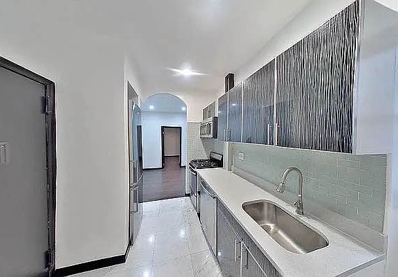4th image of 1446 1st Ave #5B