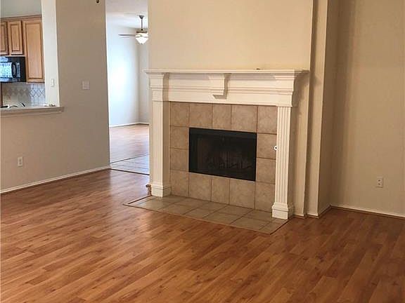 4th image of 1440 Woodmont Dr