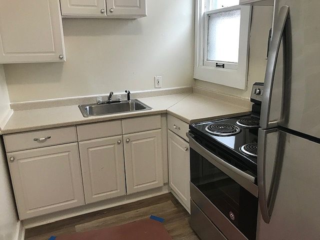 1st image of 136 N Pearl St APT 3