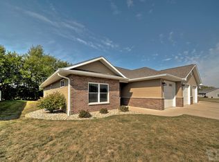 805 Park Pl, West Burlington, IA 52655