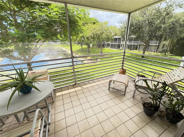 4280 Oaks Ter APT 203, Pompano Beach, FL 33069