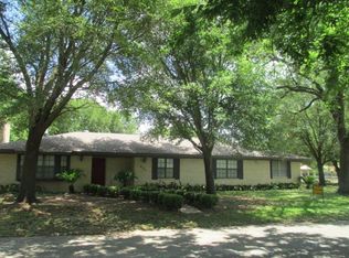 800 W 24th St, Cameron, TX 76520