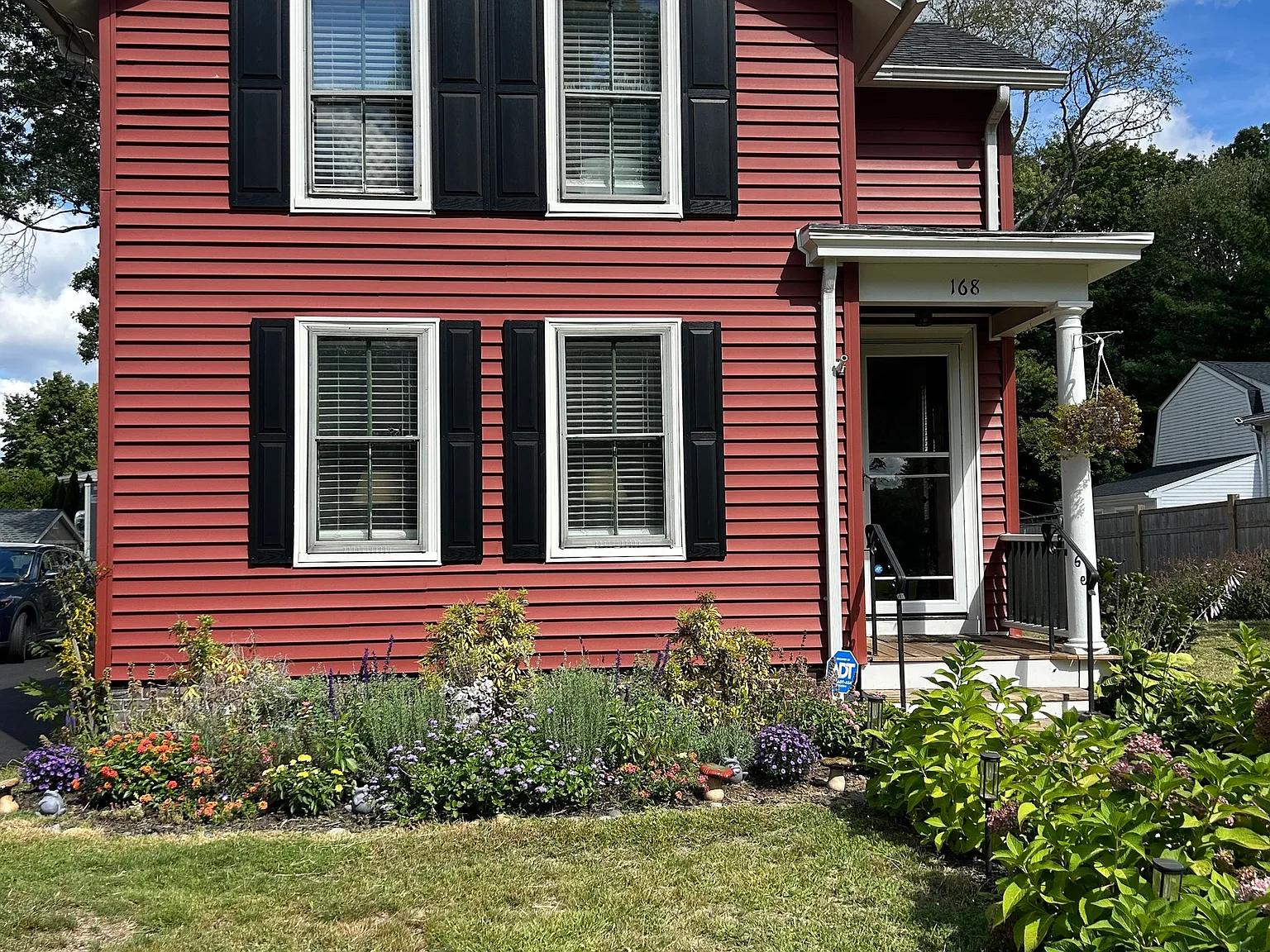 3 bed, 1.5 bath, 1390 sqft, $3,800 — Photo 1