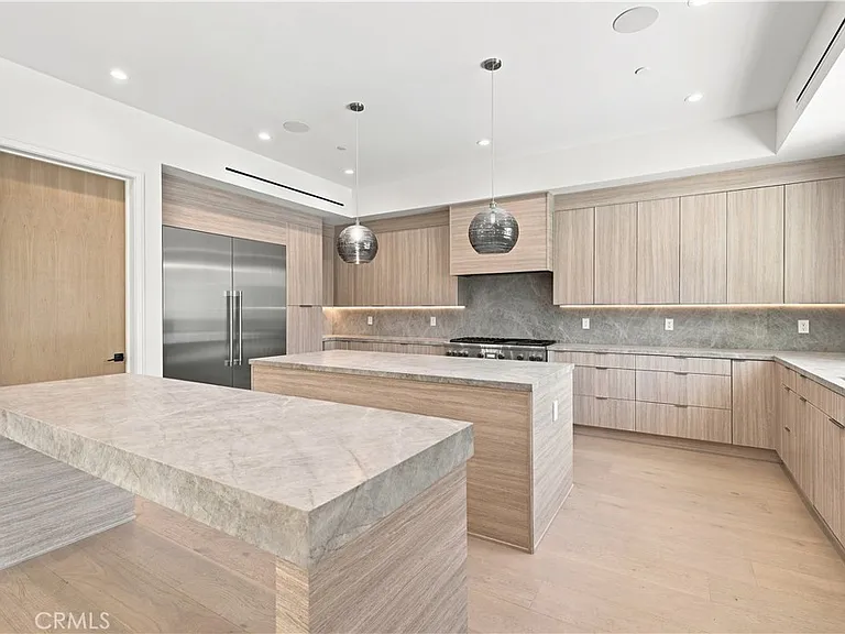 13944 Valleyheart Dr — Photo 12
