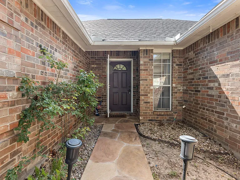 2305 Raintree Path — Photo 4