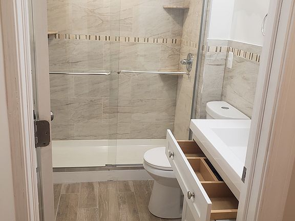 2nd image of 402 Chestnut St APT 1