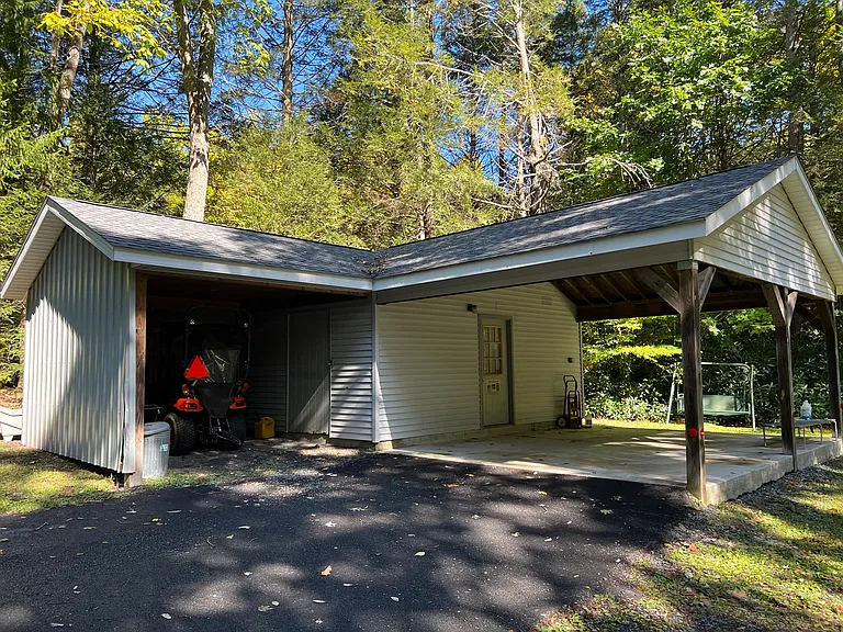 130 Red Barn Ln — Photo 2