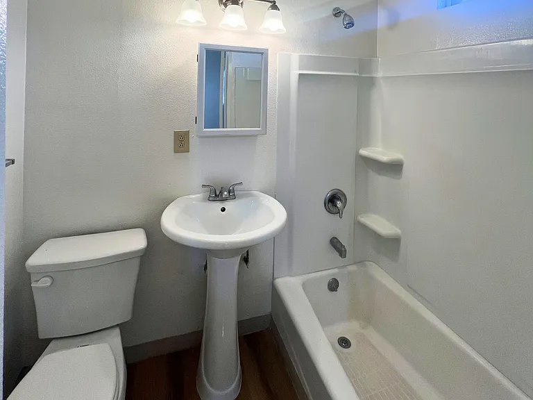 1426-1438 W Summit St — Photo 6