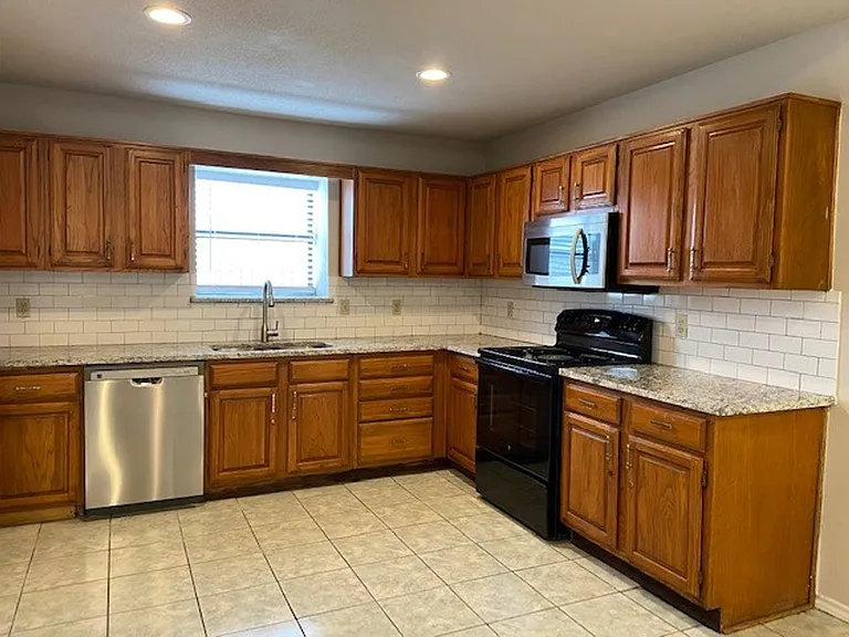 2303 Markland St — Photo 16
