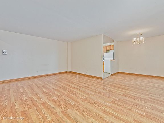 5th image of 6300 N Sheridan Rd APT 204
