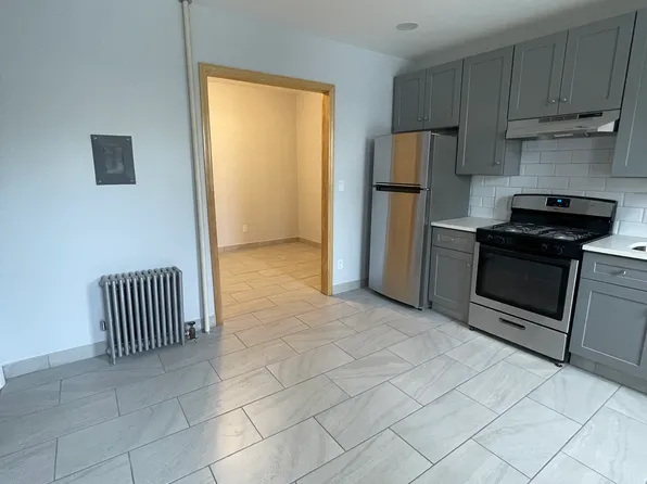 54-31 Nurge Avenue image 9 of 14