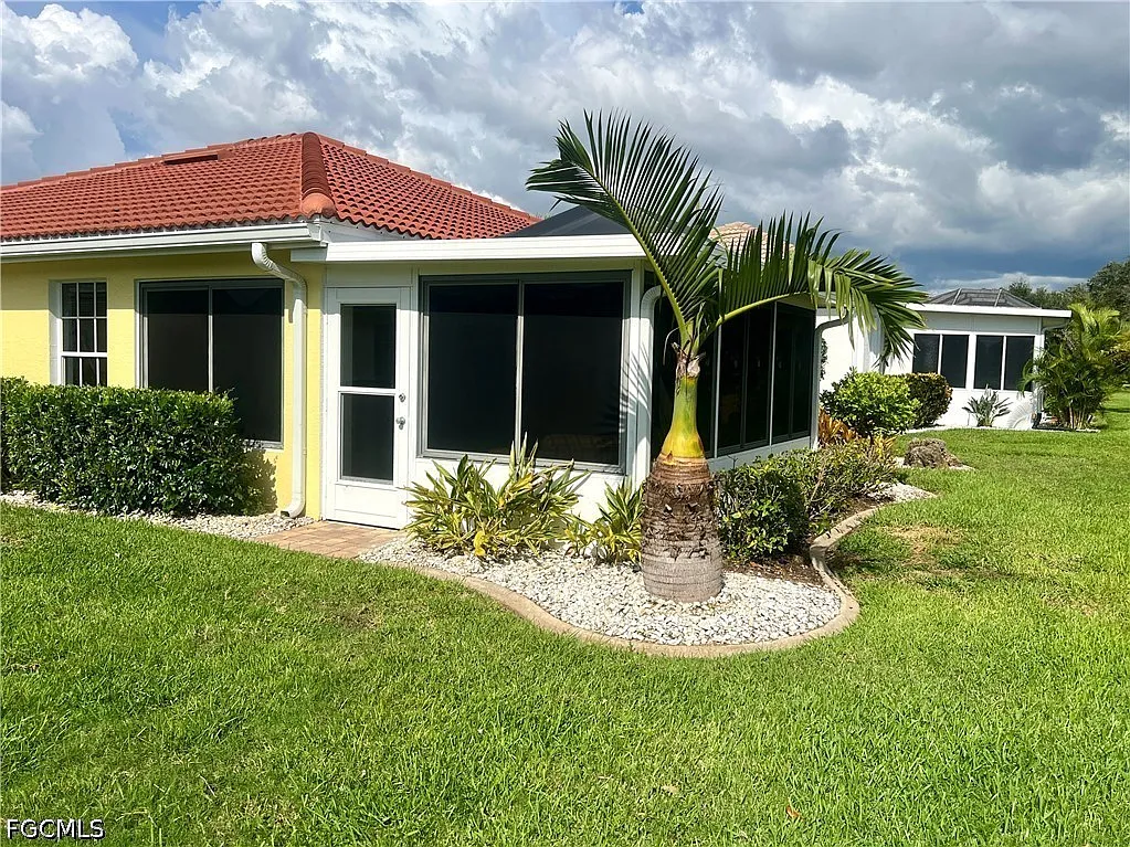 2 bed, 2.0 bath, 1229 sqft, $4,000 — Photo 2
