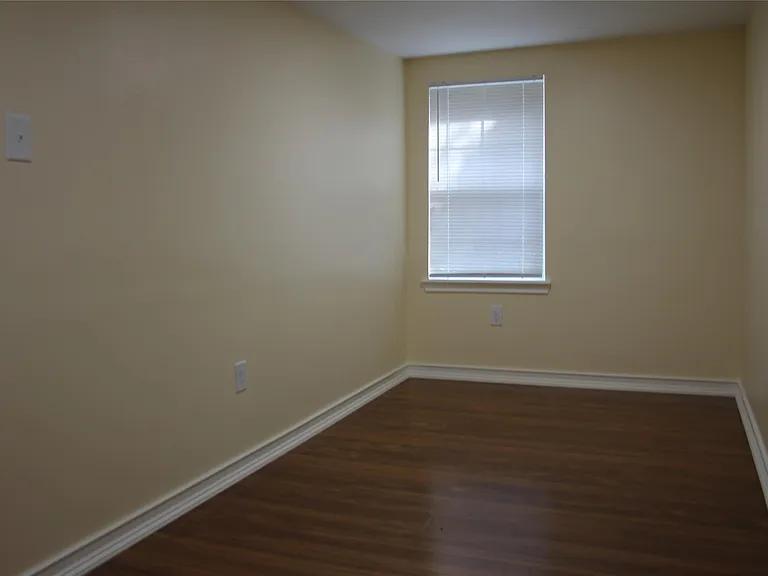 7540 Ashburn St — Photo 10