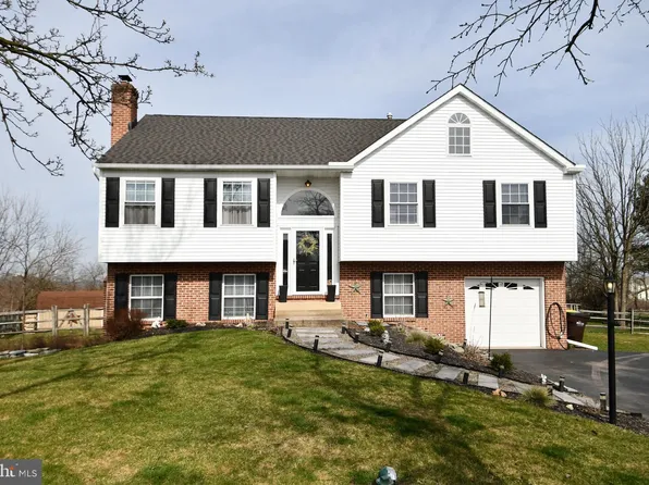 2136 Reindeer Ct, Gilbertsville, PA 19525