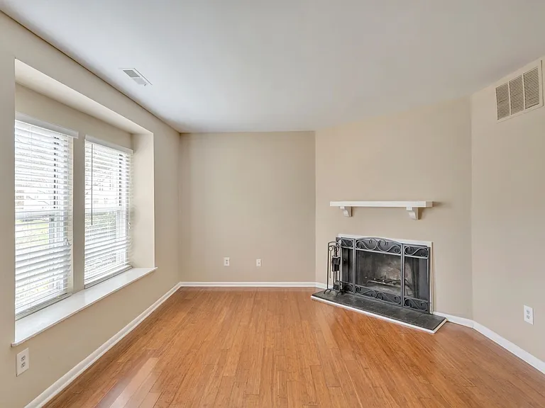 2716 Gatewood Cir — Photo 3