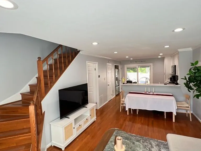 6340 Chimney Wood Ct — Photo 4