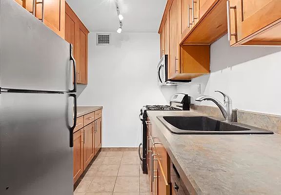 4th image of 185 W End Ave APT 2E