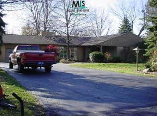 180 Belhaven Dr, Troy, MI 48085